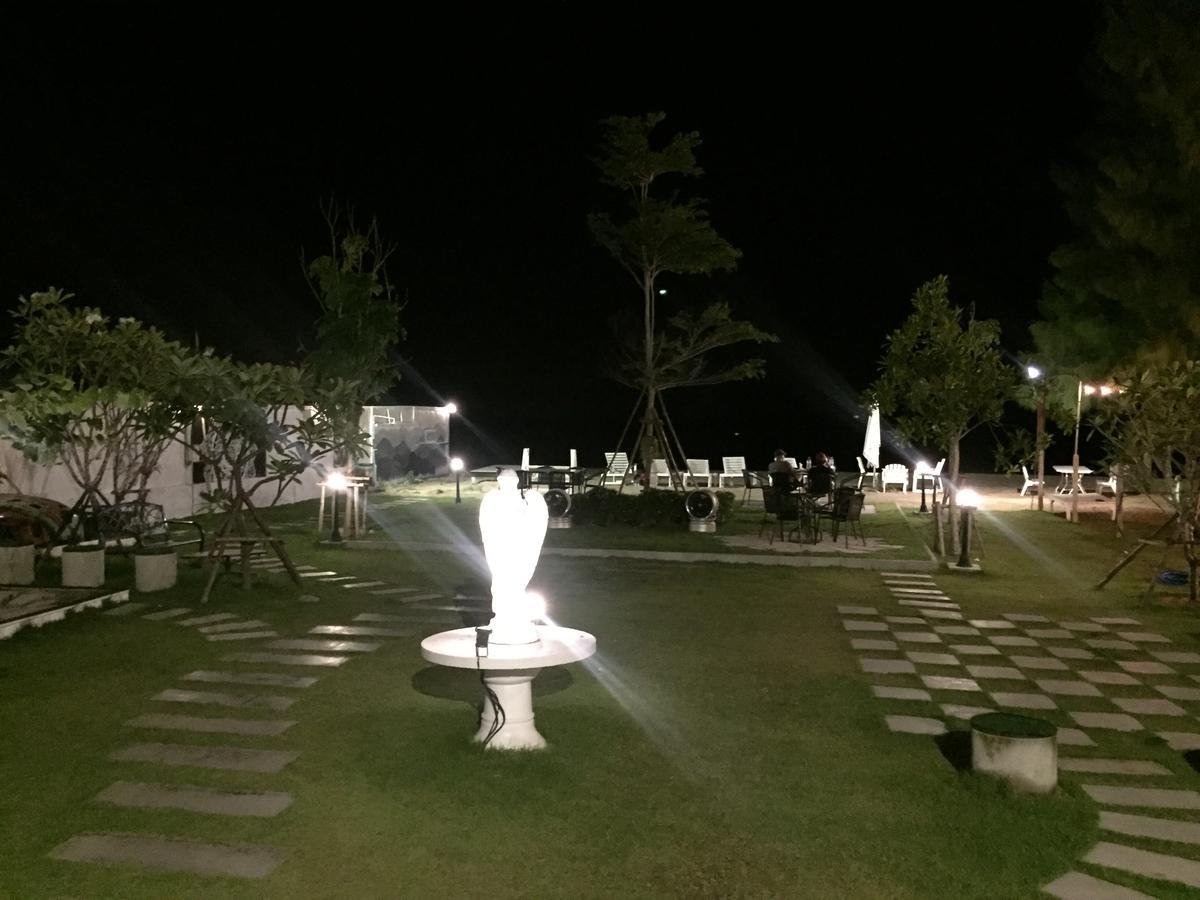 Loft Caravan Resort Haad Chao Samran Extérieur photo